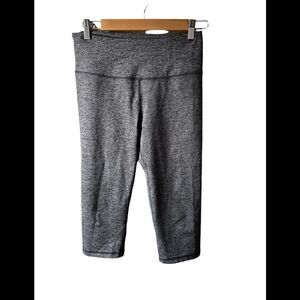 VICTORIA Secret sport grey cropped leggings size small